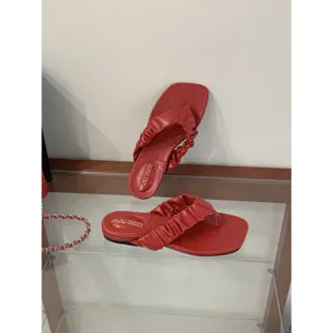 Sandales plates rouges entre-doigts pour femme, tongs de plage d'été élégantes chaussures