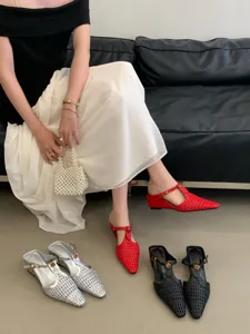 Mules con cuña trenzada para mujer, zapatos planos de punta con hebilla de flor de estilo francés.