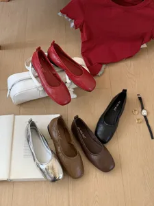 Detail view of soft flat Mary Jane shoes in various colors, comfortable leather and elegant vintage design.