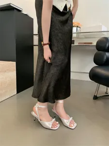 Französische Stilett-High-Heel-Sandalen mit elegantem Schleifen- und Knöchelriemen.