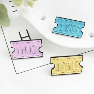 Spilla in Lega Creativa Biglietto del Cinema Smaltato 1 SMILE 1 HUG 1 KISS Distintivo Lettera per Zaino Camicie Accessori