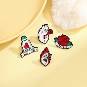 Creatieve geëmailleerde hart en roos broches, gedetailleerde legering speld, modieus cadeau accessoire.