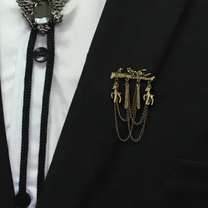 Spilla a Forma di Ramo d'Albero e Cervo in Lega Vintage Con Catena a Nappine Distintivo Retro per Uomo Donna Gioielli