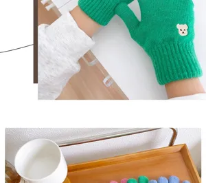 Guantes de punto bordados de oso lindo para mujeres, mitones cálidos de invierno de lana táctil.