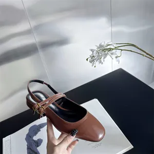 Chaussures femme talon carre bout carre brides arriere elegantes retro mode tendance chic