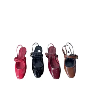 Chaussures slingback à talon carré en cuir vernis pour femmes, bout carré élégant.