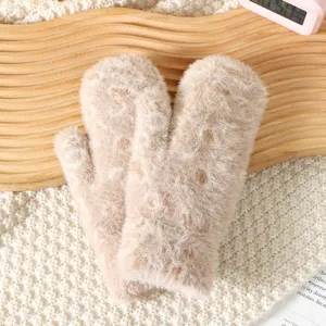 Cute leopard print plush mittens for women, winter thickened warm thick soft cold proof ski gloves.