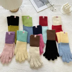 Colorblock knit gloves for women, winter warm cute gloves, stylish soft thermal gloves.