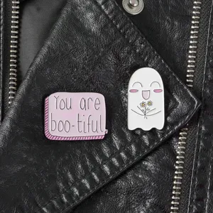 Broche de Moda con Eslogan You Are Boo-tiful en Burbuja Rosa y Fantasma Blanco con Flores de Aleación Esmaltada para Ropa