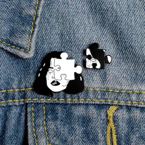 Spille in Lega di Ritratto di Donna Puzzle Creativo Spille in Smalto Bianco Nero Spilla da Bavero dal Design Artistico per Accessori di Abbigliamento Gioielli di Moda Regalo