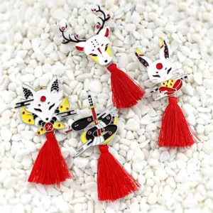 Schattige anime dieren emaillen speldjes set met rode kwastjes broche sieraden