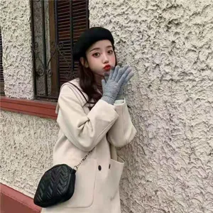 Warm winter knit touchscreen gloves for men and women, thickened thermal warm gloves.