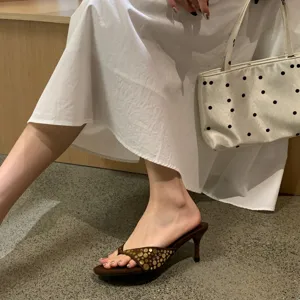Sandalias De Tanga Tacón Alto Antelina Tachuelas Mujer Elegantes Zapatos Retro