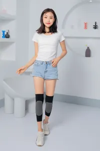 Knitted thermal knee pads for men and women, fleece lined joint warmers for outdoor cold winter use.