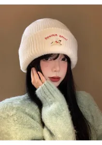 Cappello lavorato a maglia con ricamo di cane carino donna inverno caldo berretto bianco.