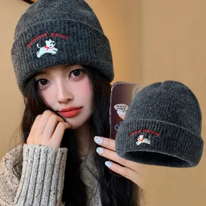 Berretto in maglia grigio scuro da donna, cappello invernale caldo con ricamo di cucciolo carino.