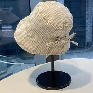 Chapeau bob à carreaux japonais beige avec nœud, idéal pour la protection solaire d'été.