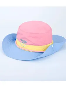 Cappello da sole con blocco di colore e tesa larga con dettaglio di testo ricamato.