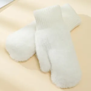 Moffole invernali bianche e soffici per donne, eleganti guanti in peluche caldi e spessi.