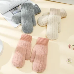 Guanti invernali in maglia soffice per donna e uomo, morbide e calde moffole peluche.