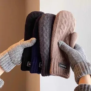 Men's fleece-lined thick knitted thermal mittens for outdoor winter cycling and daily wear.