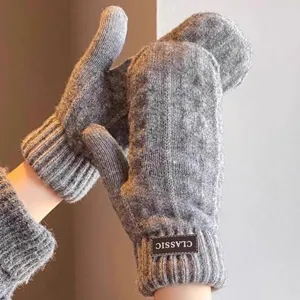 Men's thick knitted mittens winter warm fleece lined wool gloves with classic patch.