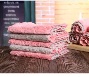 Thick coral velvet dishcloth double-sided absorbent kitchen cleaning towel for home use.