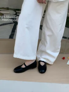 Klassische schwarze Mary Jane Halbschuhe für Damen, bequemer runder Zeh für den Alltag.