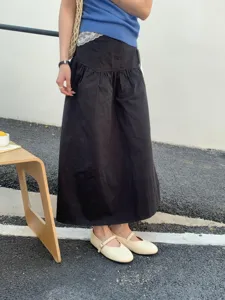Detailansicht der Damen Vintage Retro Mary Jane Schuhe und modische Outfit Passung.