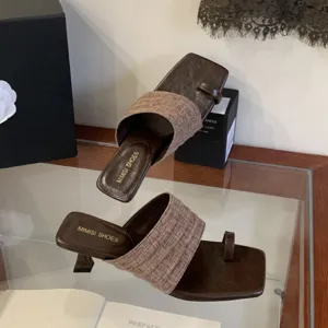 Mules elegantes de mujer con punta cuadrada y tacón alto marrón sandalias de verano