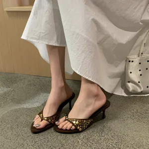 Sandalias de tacón fino con tachuelas de ante vintage para mujer zapatos de verano