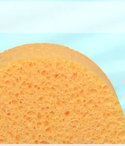 Nahaufnahme Detail der gelben Zelluloseschwamm Textur, poröse Oberfläche für Küchenwerkzeug.