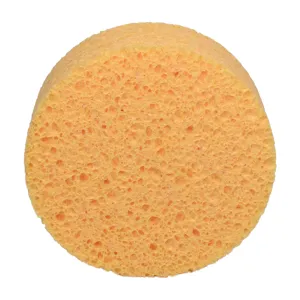 Grote dikke gele houtcelstof spons voor de effectieve reiniging van keuken en oven.