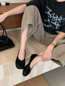 Comfortable women split toe ballet flats with cute bow flat shoes for daily casual commute.