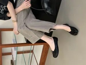 Black split toe bow flat shoes women casual comfortable ballet flats for daily wear commute.