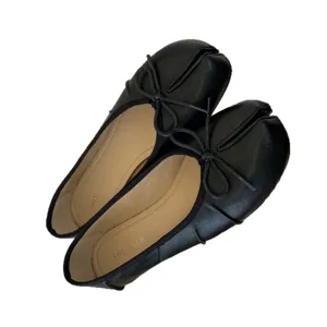 Black split-toe flat ballet shoes with cute bow detail for women, comfortable daily wear.