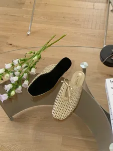 Mules planas tejidas de punta cuadrada francesa para mujer elegantes zapatos casuales