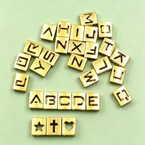 Breloques en métal doré lettres creuses de 8mm perles pour bracelet chaîne de téléphone DIY.