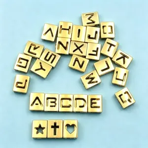 Perles de lettres creuses dorées de 8mm breloques alphabet en alliage pour bracelet DIY