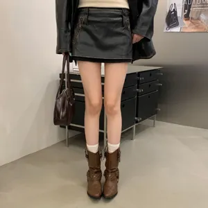 Bottines western à talons épais et bout pointu pour femmes, style rétro français chic.