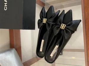 Franse stijl puntige neus strik metalen gesp hak mules zwarte elegante damesschoenen