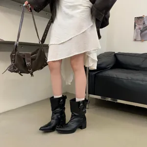 Bottes courtes western vintage françaises à talons carrés et bout pointu pour femmes, vue détaillée.