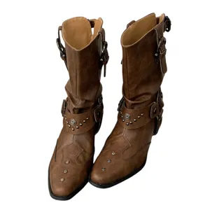 Bottes de cowboy western vintage marron pour femmes avec boucles en métal et rivets, bottines.