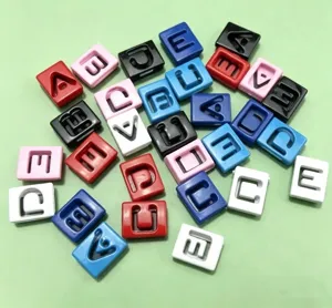 8mm perles de lettres creuses colorées acrylique DIY bracelet chaîne téléphone bijoux