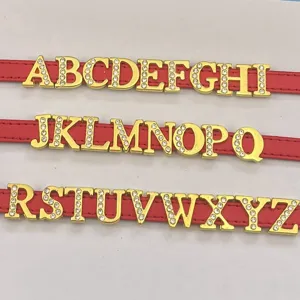 Breloques de lettres en strass doré détails accessoires en alliage DIY pour fabrication de bijoux.