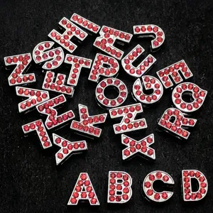 8mm strass rouge lettre charms DIY faits à la main bijoux bracelet pendentif pièces
