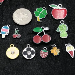 Alliage Émaillé Fruit Et Plante Pendentif DIY Charme Mignon Trèfle Pomme Cerise Fraise Crème Glacée Accessoires De Fabrication De Bijoux