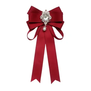 Bordeaux rote Schleife Brosche mit Perle und Strass, eleganter Kragen Anstecker für Damen Anzug.