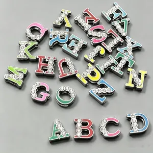 Charms lettres strass coulissantes 8mm, alphabet émail coloré pour bijoux DIY.