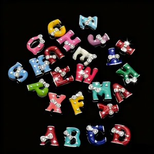 Breloques Lettres Nœud Papillon en Alliage Huile Égouttée Strass Émail Accessoires Bijoux DIY pour Bracelet Chaîne Téléphone
